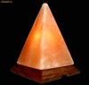 Vand veioza, lampa din cristale de sare in forma de piramida