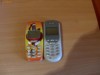 VAND 2 TELEFOANE MOBILE DEFECTE ,,NOKIA SI MOTOROLA,,