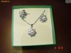 Set placat cu aur alb format din colier si cercei cu cristale swarovski clear si perle - bijuterii mireasa