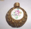 sticluta parfum cu filigran alama si portelan pictat anii '20-'30 sticluta parfum cu filigran alama si portelan pictat anii '20-'30