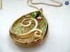 Colier din aliaj inoxidabil placat cu aur, cristale Swarovski peridot, olivine, topaz; fundal cu cristale Swarovski nuante peridot si topaz