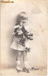 T FOTO 40 Romantica -Fetita cu trandafiri -circulata 1918 -catre Pocsay Erzsike, Facsad (Faget, jud. Timis) timbru maghiar foto