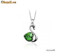 LANTISOR deosebit PLACAT CU AUR ALB de 18 k cu PANDANTIV in forma de LEBADA, cu CRISTAL Swarovski VERDE! Lant superb, piatra ce straluceste incredibil