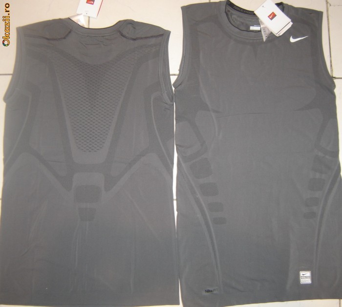 MAIEU UNISEX, NIKE DRY FIT. MODEL DEOSEBIT foto mare