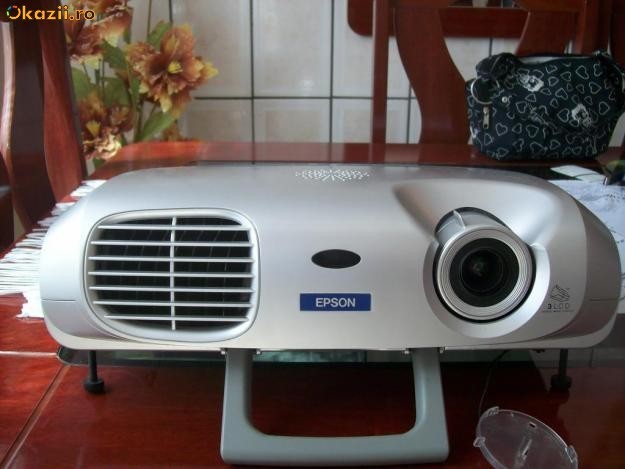 VIDEO PROIECTOR EPSON POWERLITE S1 cu TELECOMANDA foto mare