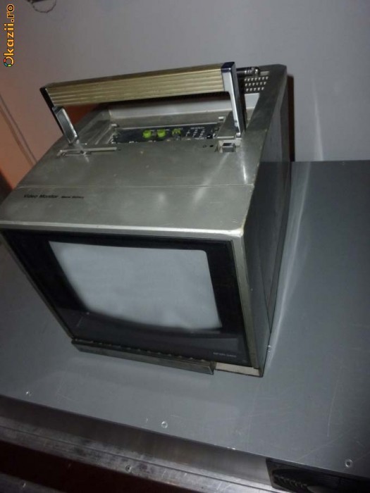 Monitor profesional Panasonic foto mare