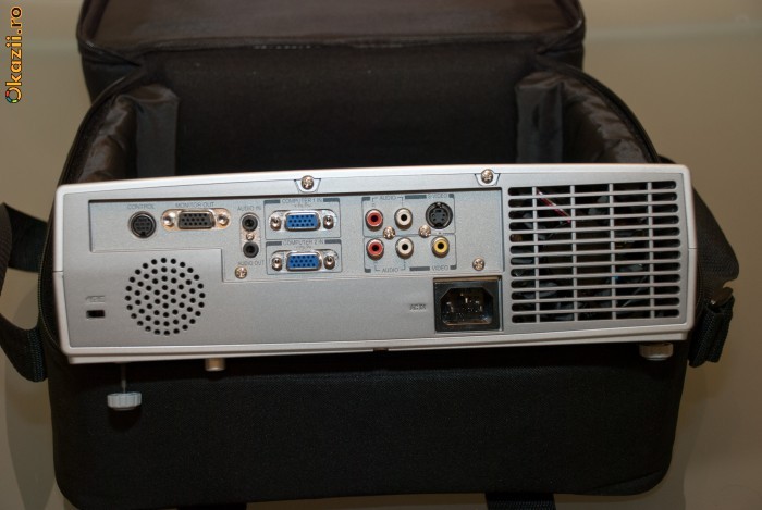 Proiector HD Toshiba TDP-T100 + accesorii + ecran rabatabil foto mare