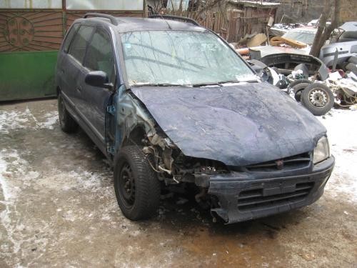 Mitsubishi space star avariat foto mare