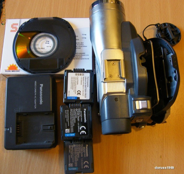 CAMERA VIDEO PANASONIC VDR-M50EB. INREGISTRARE PE DVD RAM SAU DVD-R.  3 ACUMULATORI = AUTONOMIE 4-5 ORE. FOLOSITA IN FAMILIE.  COMPLET ACCESORIIZATA. foto mare
