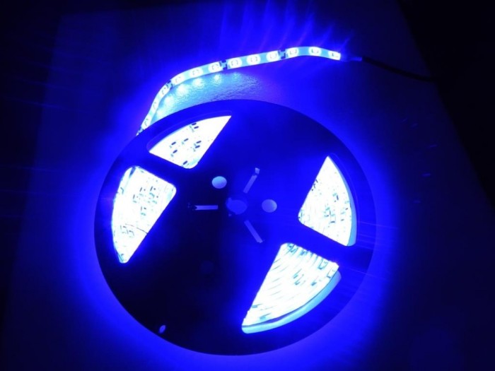 ROLA BANDA 300 LEDURI ALBASTRE SMD 3528 LED ALBASTRU INTENS - 5 METRI IMPERMEABILA WATERPROOF FLEXIBILA ADEZIV 3M CALITATE - GARANTIE foto mare ROLA BANDA 300 LEDURI ALBASTRE SMD 3528 LED ALBASTRU INTENS - 5 METRI IMPERMEABILA WATERPROOF FLEXIBILA ADEZIV 3M CALITATE - GARANTIE foto mare