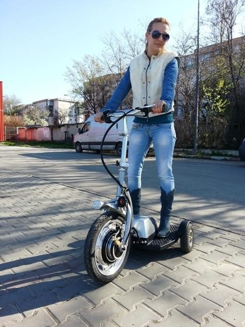 SCOOTER ELECTRIC 3 ROTI, IDEAL PENTRU PLIMBARI IN AER LIBER foto mare SCOOTER ELECTRIC 3 ROTI, IDEAL PENTRU PLIMBARI IN AER LIBER foto mare