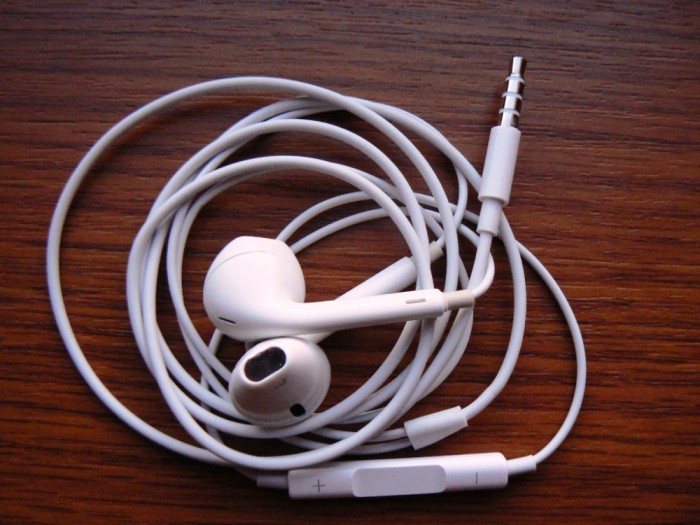 Casti iPhone 5 / Earphones Earpods with remote and mic for iPhone 5 4S iPod Touch foto mare Casti iPhone 5 / Earphones Earpods with remote and mic for iPhone 5 4S iPod Touch foto mare